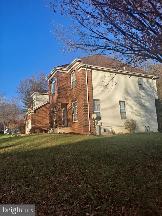 back of house featuring a yard