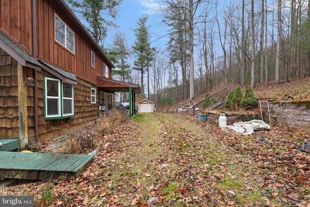 view of yard with a garage and an outdoor structure