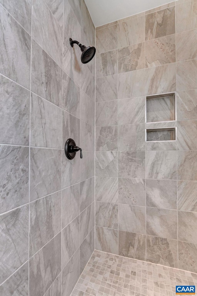 bathroom featuring a tile shower