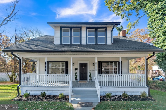 view of front of home featuring a porch and a front lawn