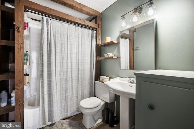 bathroom featuring toilet and shower / tub combo with curtain