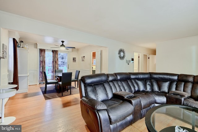 living room featuring ceiling fan, light hardwood / wood-style flooring, and ornamental molding