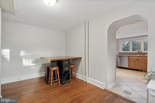 dining space with sink and light hardwood / wood-style flooring