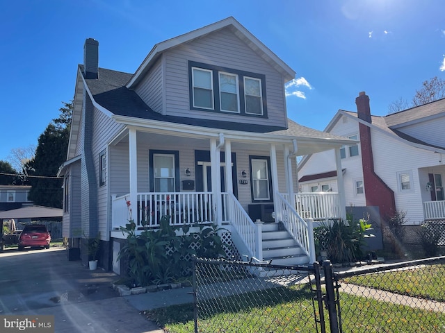 view of front of house featuring covered porch and a front yard