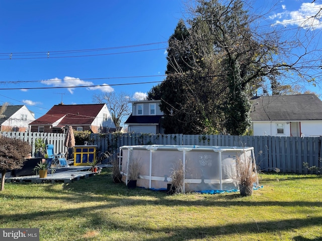 view of yard featuring a fenced in pool