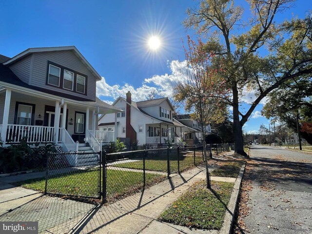 view of front of house featuring a porch