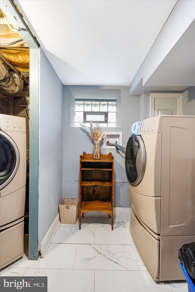 laundry area with washer / clothes dryer