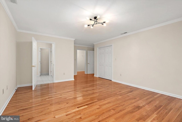 unfurnished bedroom with light hardwood / wood-style flooring, a notable chandelier, and crown molding