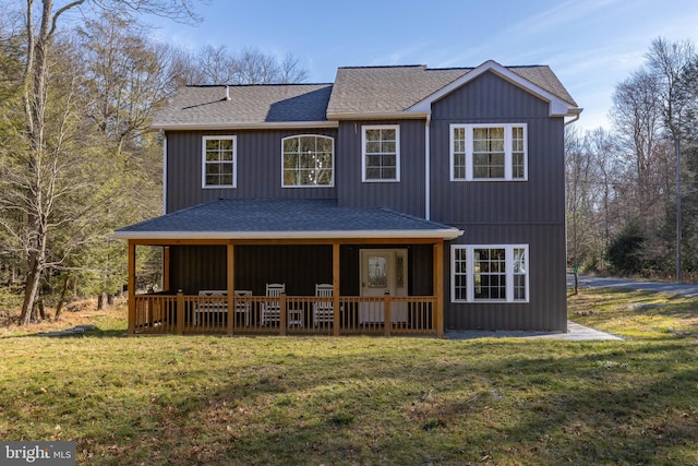 view of front of home featuring a front lawn