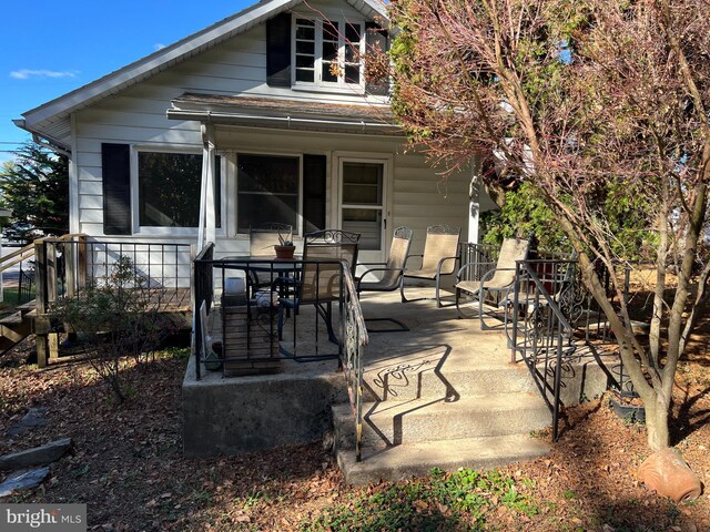 back of house with outdoor dining space