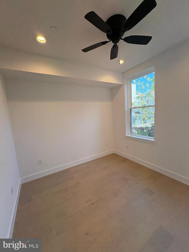 empty room featuring ceiling fan