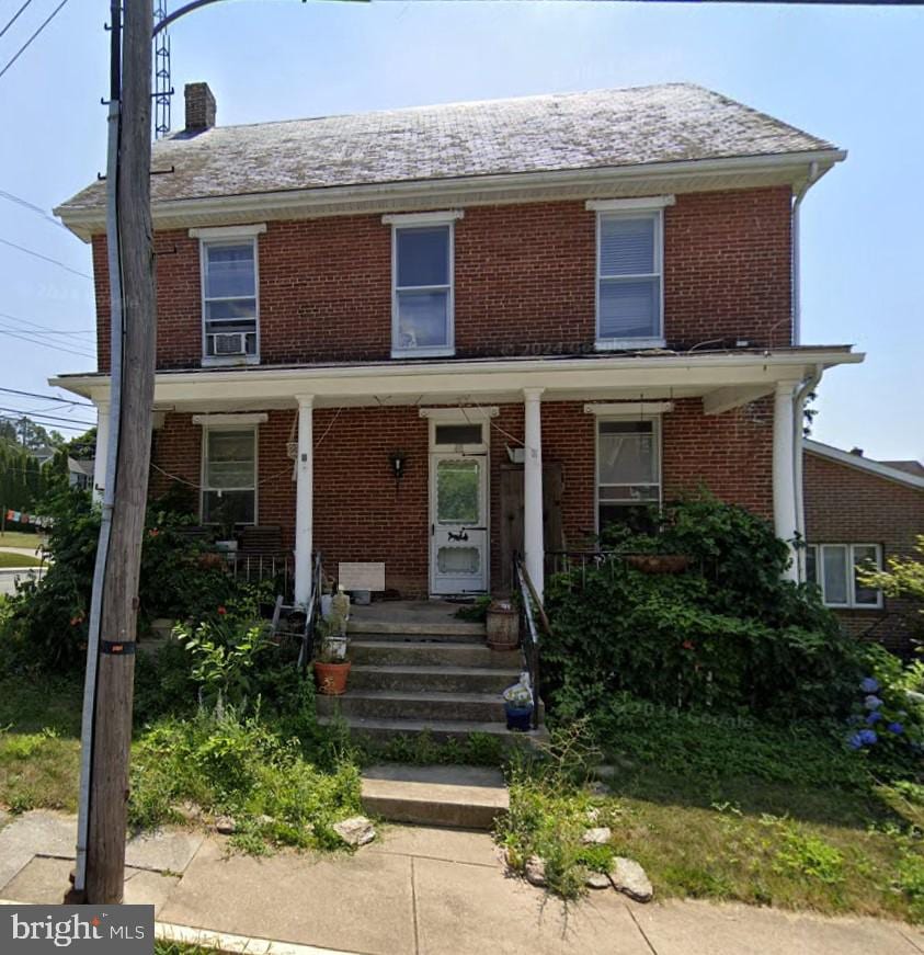 view of front of home featuring a porch