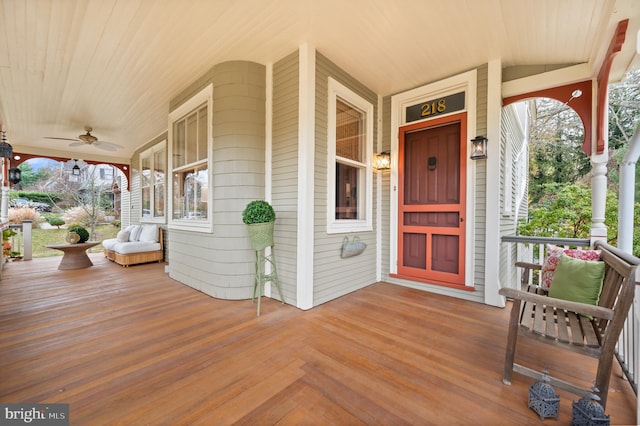 property entrance with ceiling fan and covered porch