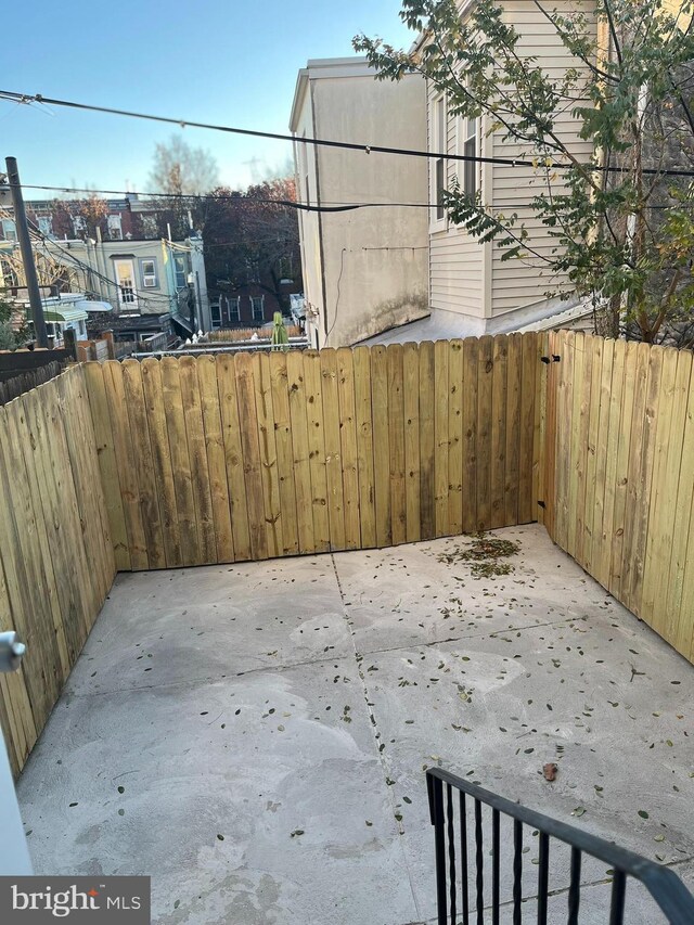 view of yard featuring a patio area