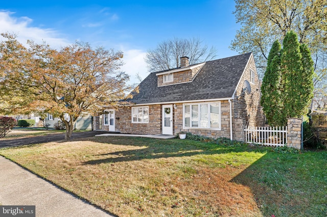 view of front of house with a front lawn