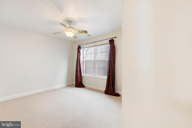 unfurnished room with light carpet and ceiling fan