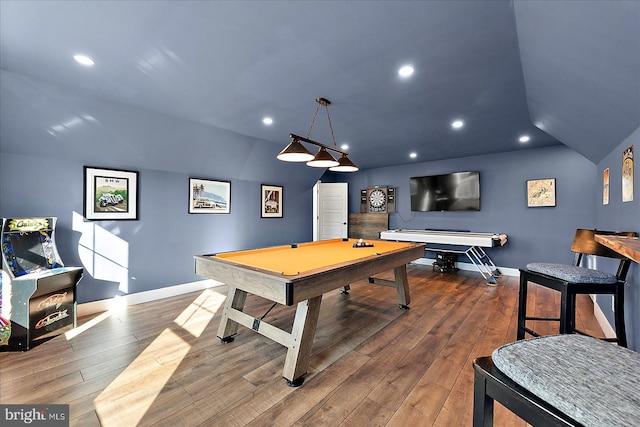 playroom with recessed lighting, baseboards, billiards, and hardwood / wood-style floors