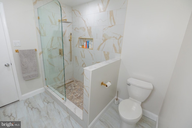 bathroom featuring tiled shower and toilet