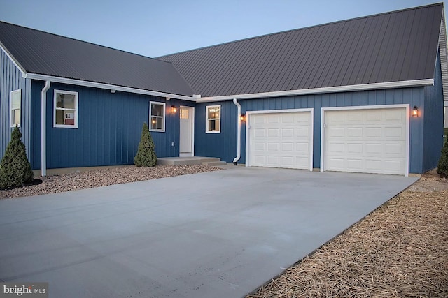 view of front of property featuring a garage