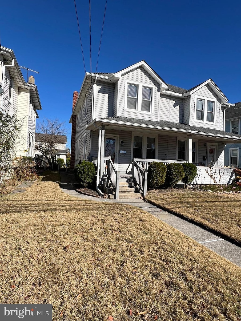 view of front of property with a porch and a front yard