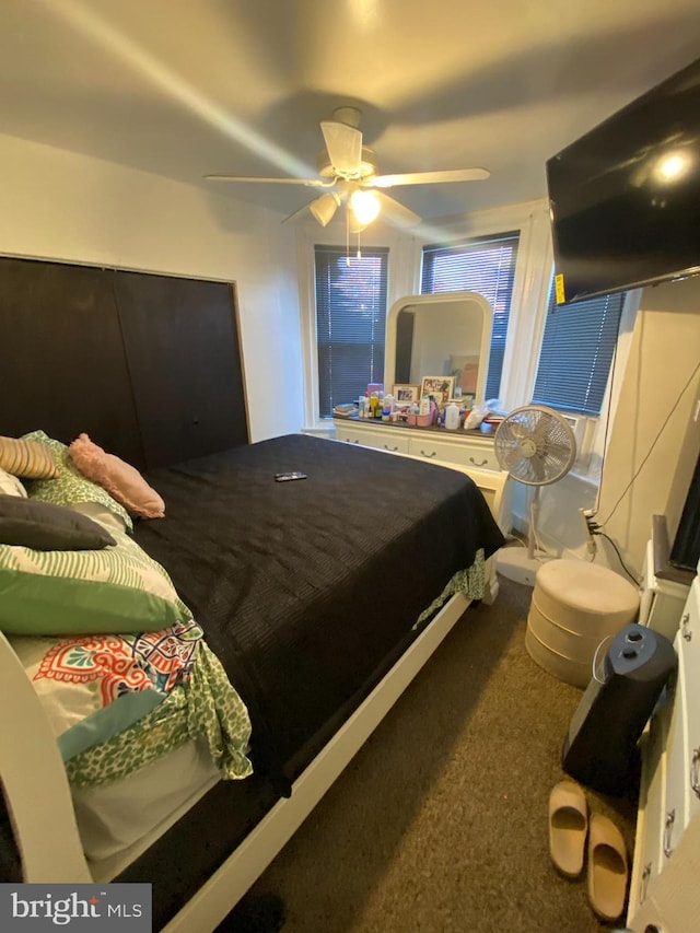 bedroom featuring ceiling fan