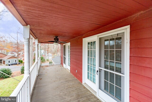 deck with ceiling fan