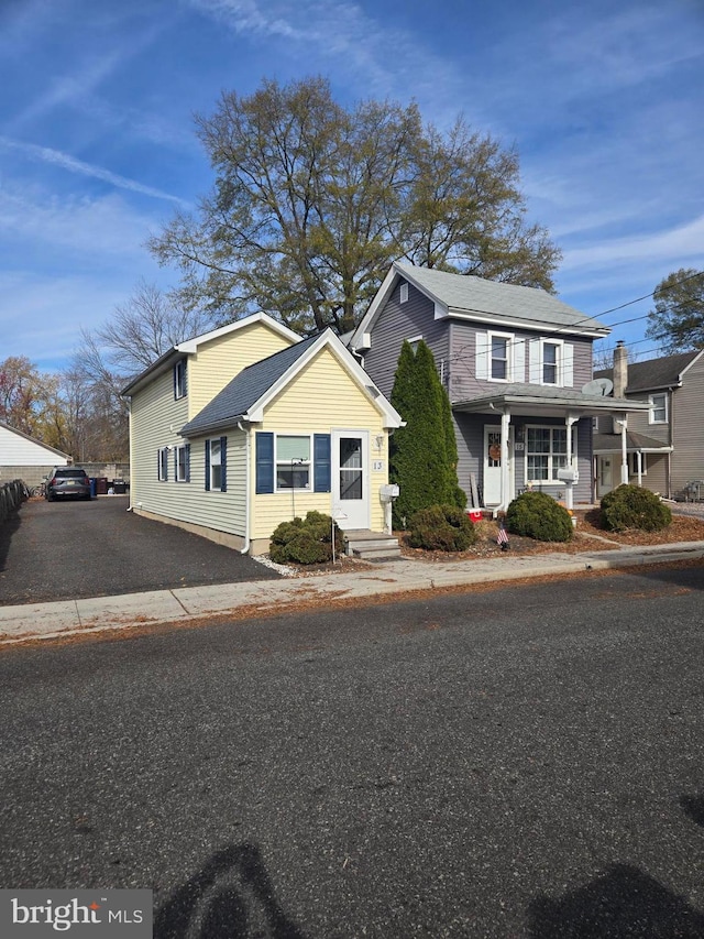 view of front of property