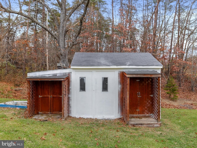 view of outdoor structure with a lawn