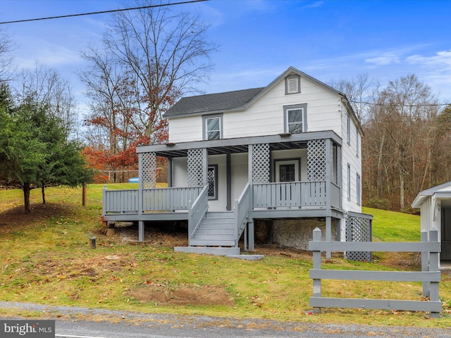 view of front of property featuring a front yard and a porch