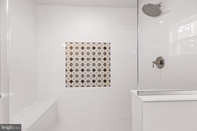 bathroom featuring tiled shower