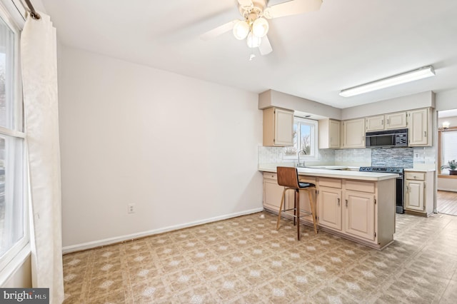 kitchen featuring a kitchen breakfast bar, electric stove, ceiling fan, decorative backsplash, and kitchen peninsula