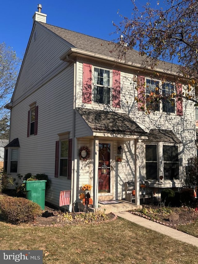 view of front of house with a front yard