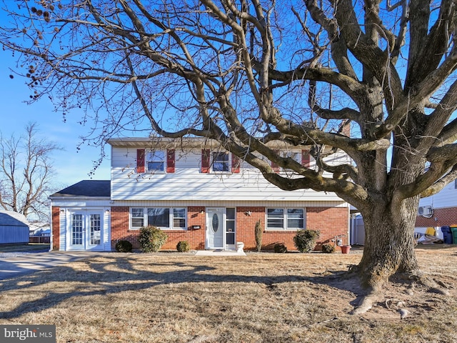 view of front of home featuring a front yard