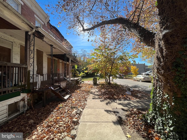 view of yard featuring covered porch