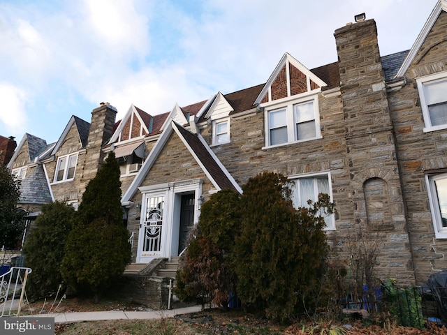 view of front facade