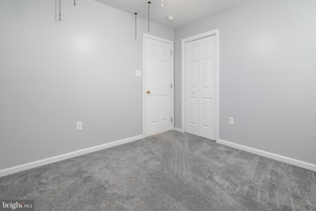 unfurnished room with carpet