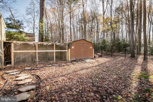 view of yard with a shed