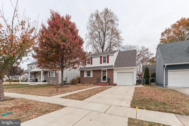 view of front property featuring a garage