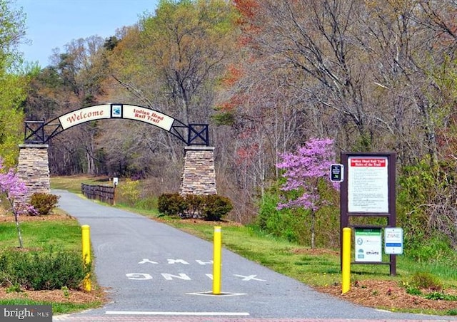 surrounding community featuring a wooded view