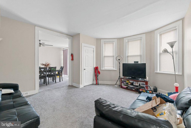 carpeted living room featuring ceiling fan