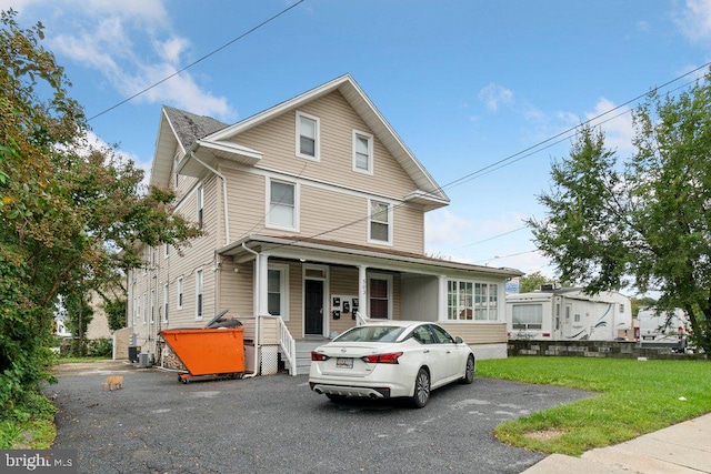 front of property with a porch and a front yard