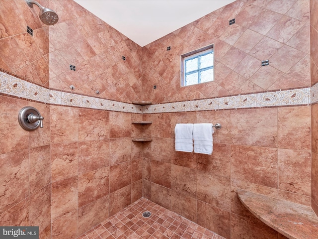 bathroom featuring a tile shower