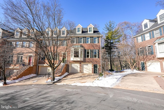 view of front facade featuring a garage