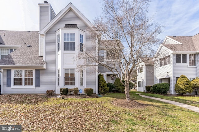 view of front of house with a front lawn