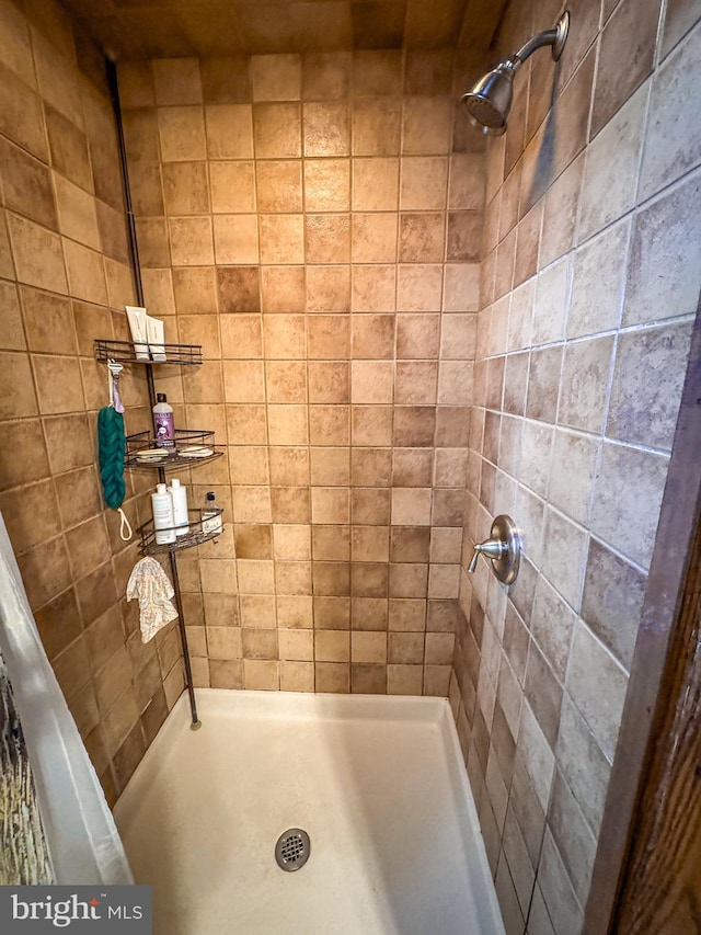 bathroom with tiled shower