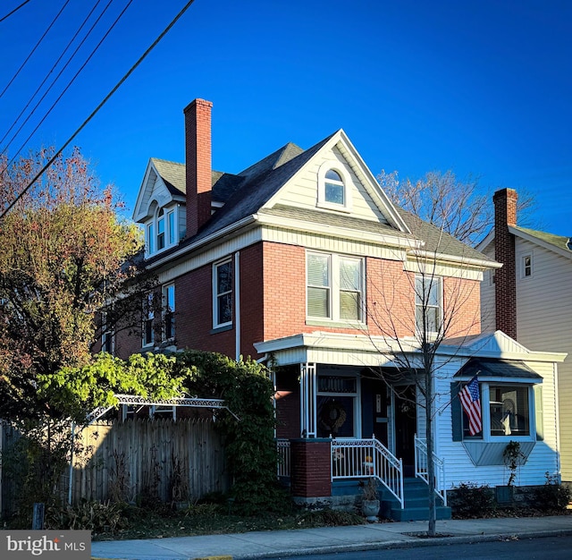 view of front of house featuring a porch