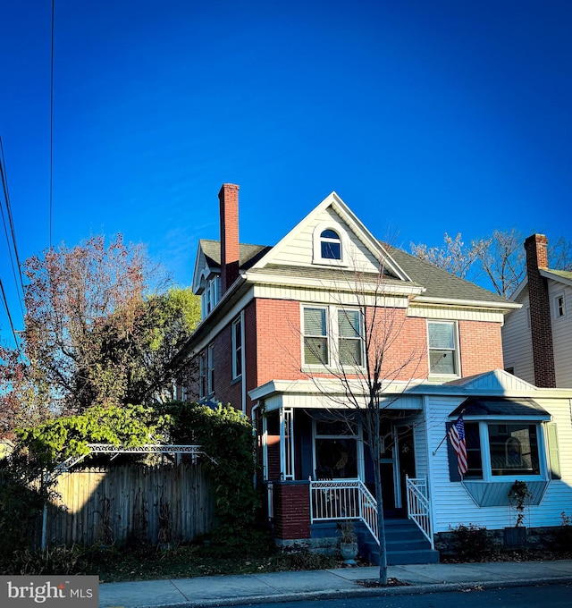 view of front of property featuring a porch