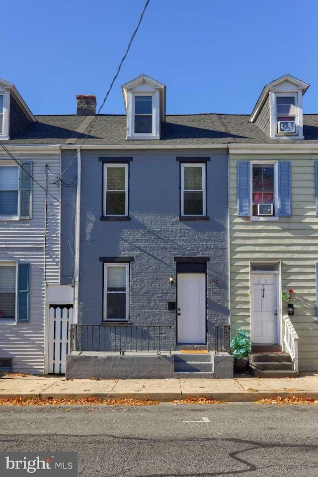 216 S 5th St, Columbia PA, 17512, 3 bedrooms, 1 bath townhouse for sale