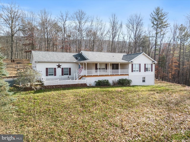 view of front of house with covered porch and a front lawn