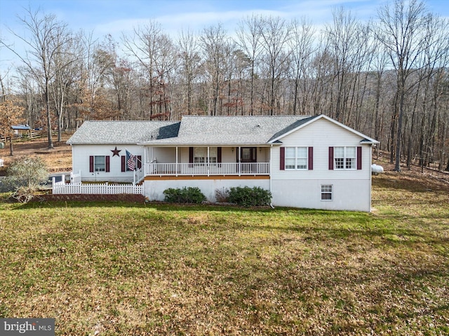 view of front of house with covered porch and a front lawn